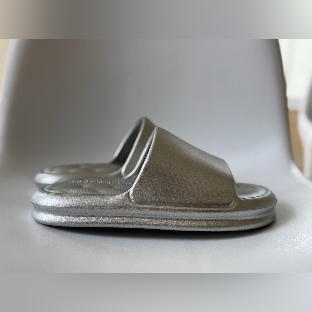 NWT J Slides Beach Flats Size 10 Metallic Silver Slide Sandals Vacation Shoes